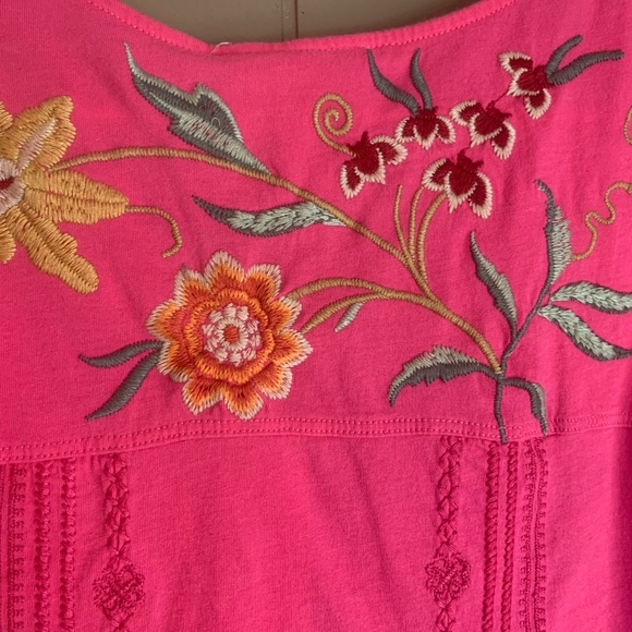 Johnny Was Suki Easy Paneled V-Neck Pink Floral Embroidered Blouse - Picture 6 of 7